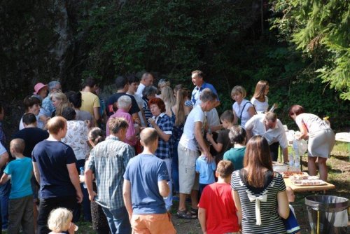 Prijetno druženje po zaključku sv. maše